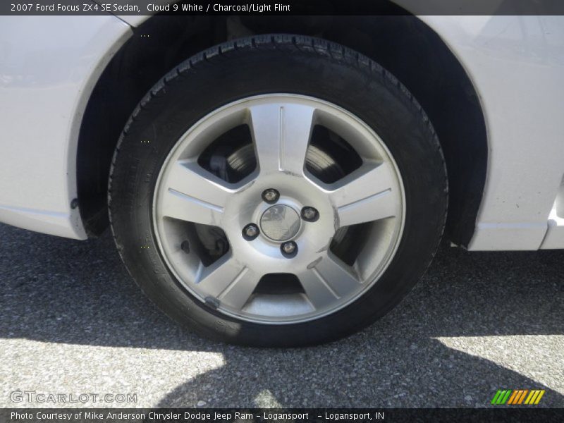 Cloud 9 White / Charcoal/Light Flint 2007 Ford Focus ZX4 SE Sedan