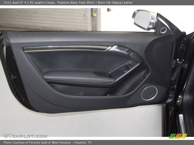 Door Panel of 2011 S5 4.2 FSI quattro Coupe