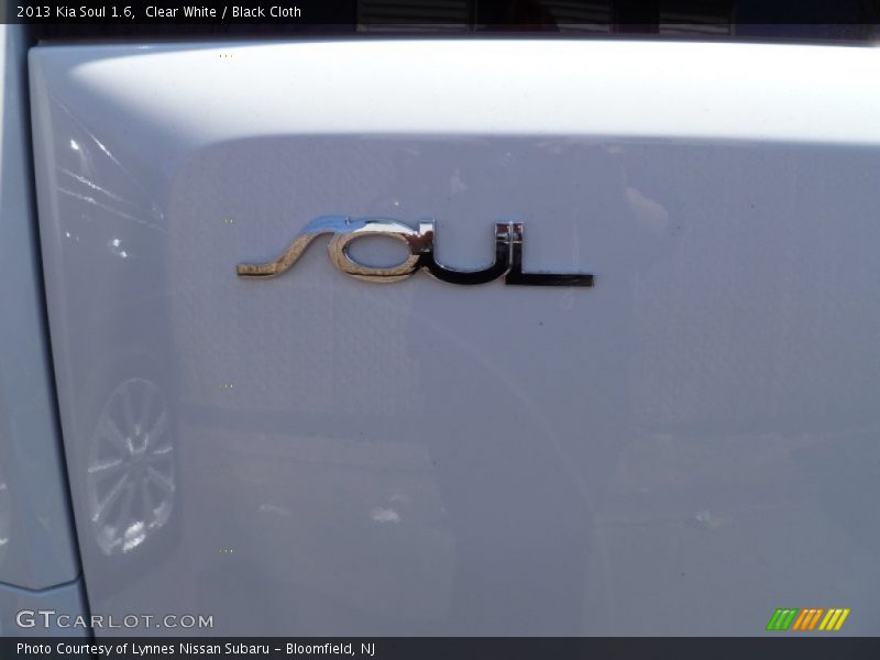 Clear White / Black Cloth 2013 Kia Soul 1.6