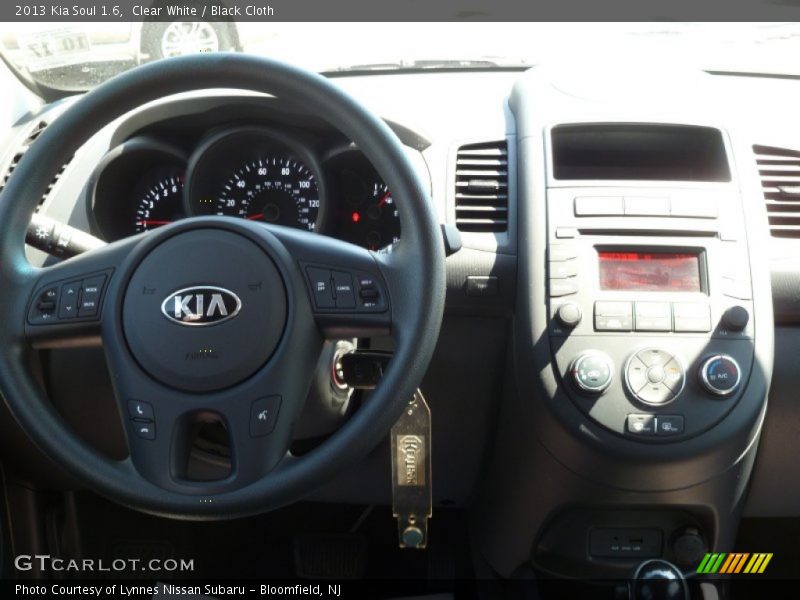 Clear White / Black Cloth 2013 Kia Soul 1.6