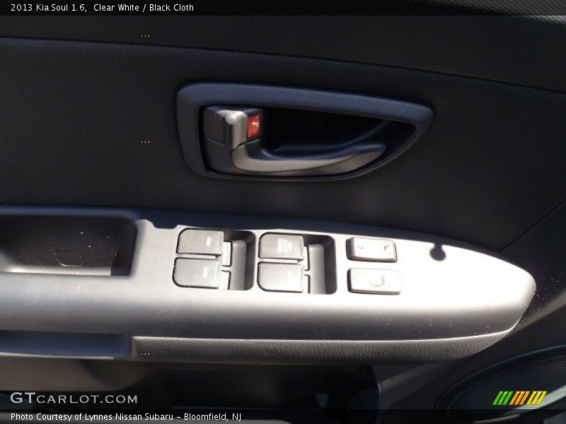 Clear White / Black Cloth 2013 Kia Soul 1.6