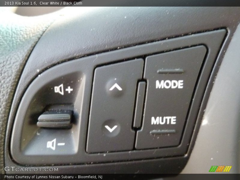Clear White / Black Cloth 2013 Kia Soul 1.6