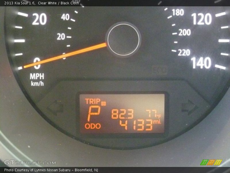 Clear White / Black Cloth 2013 Kia Soul 1.6