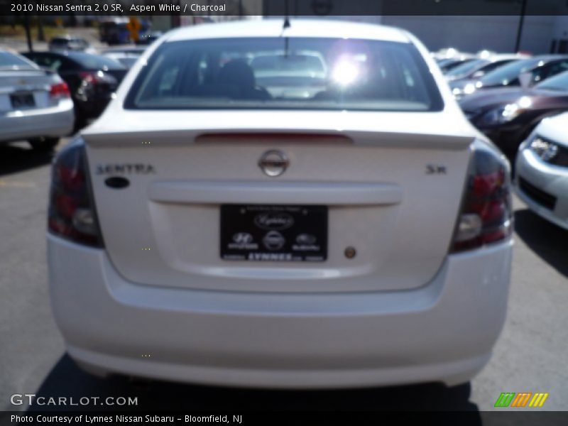 Aspen White / Charcoal 2010 Nissan Sentra 2.0 SR