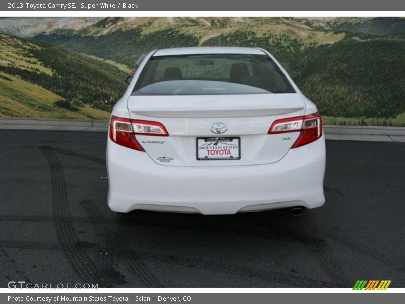 Super White / Black 2013 Toyota Camry SE