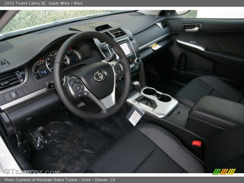 Super White / Black 2013 Toyota Camry SE