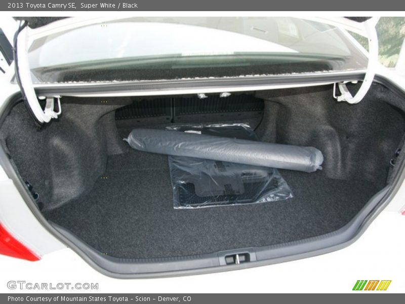 Super White / Black 2013 Toyota Camry SE