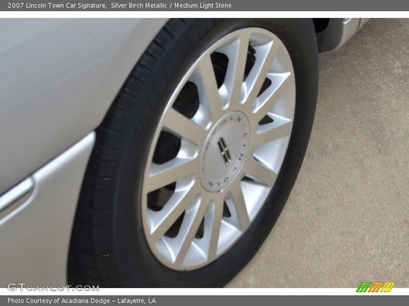  2007 Town Car Signature Wheel