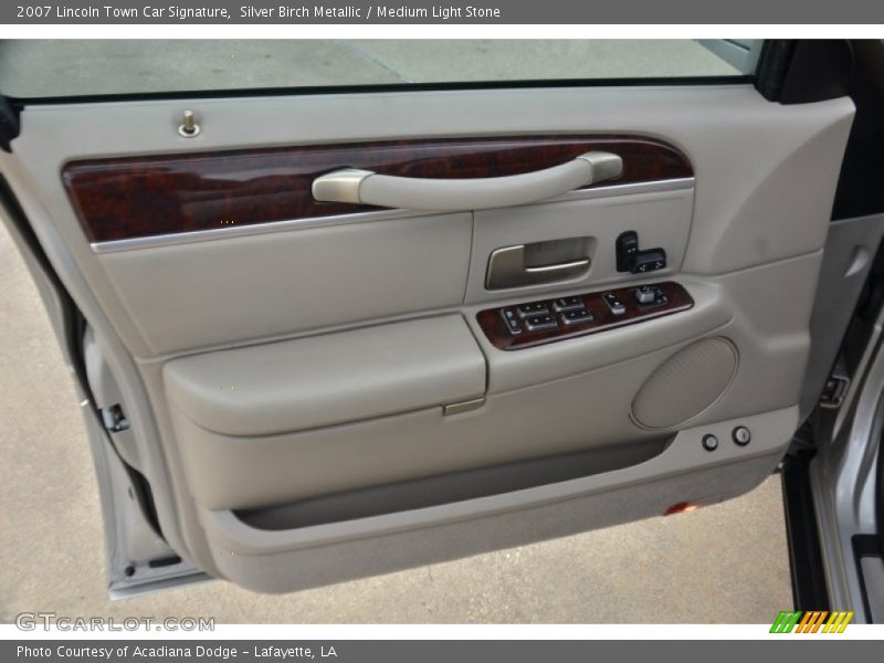 Silver Birch Metallic / Medium Light Stone 2007 Lincoln Town Car Signature