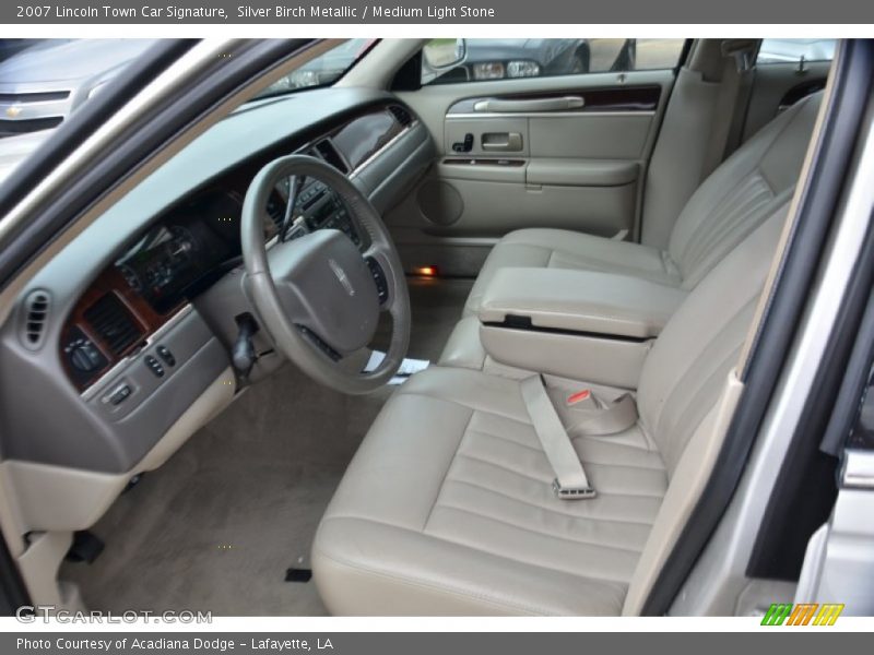  2007 Town Car Signature Medium Light Stone Interior