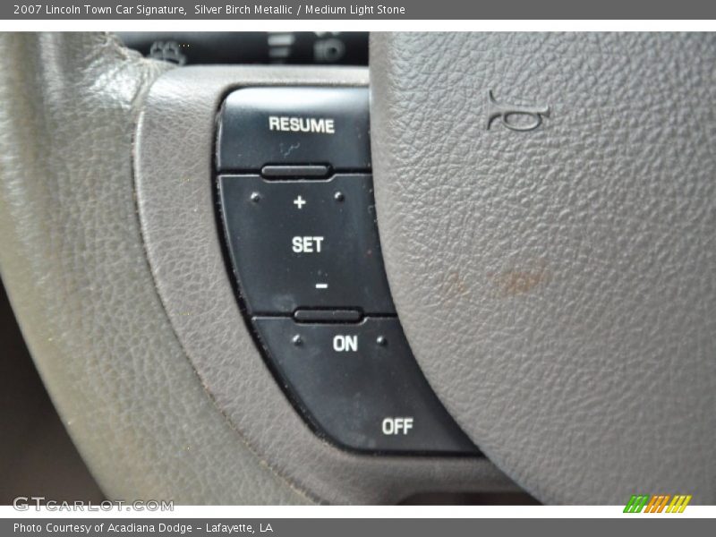 Controls of 2007 Town Car Signature