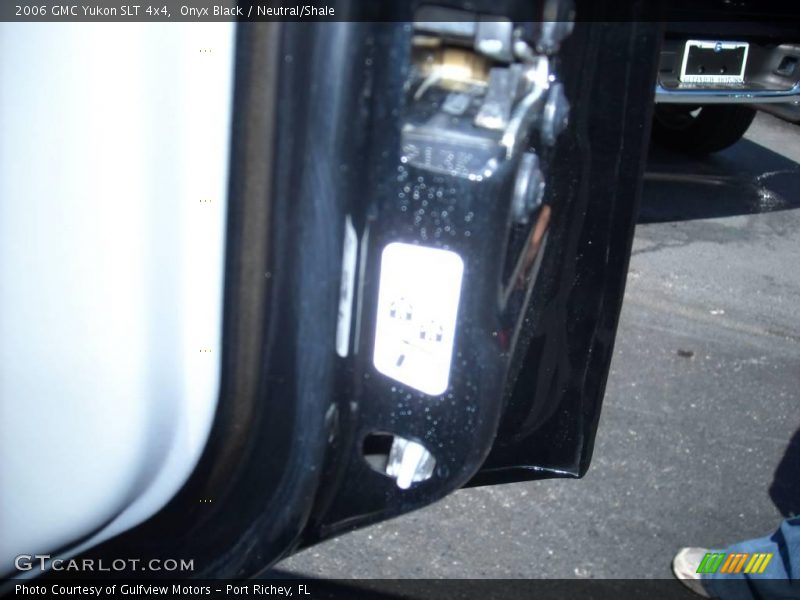 Onyx Black / Neutral/Shale 2006 GMC Yukon SLT 4x4