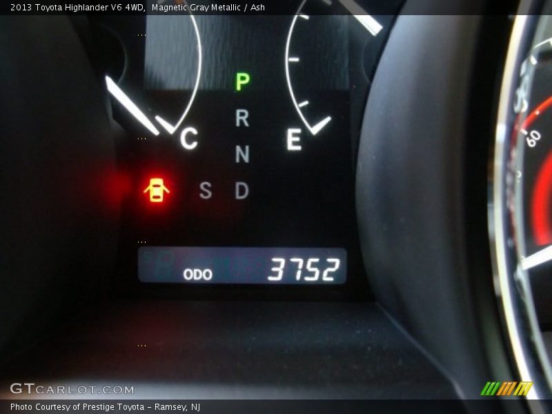Magnetic Gray Metallic / Ash 2013 Toyota Highlander V6 4WD