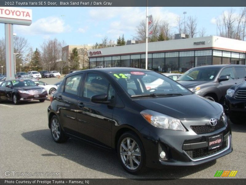 Black Sand Pearl / Dark Gray 2012 Toyota Yaris SE 5 Door