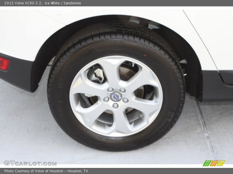 Ice White / Sandstone 2013 Volvo XC60 3.2