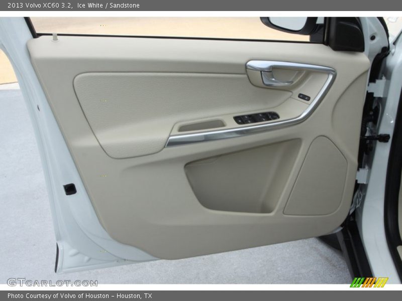 Ice White / Sandstone 2013 Volvo XC60 3.2