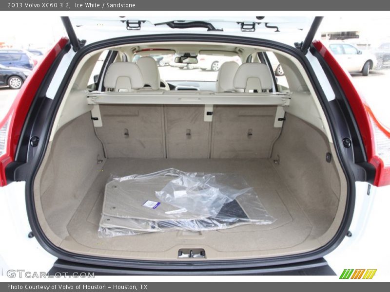 Ice White / Sandstone 2013 Volvo XC60 3.2