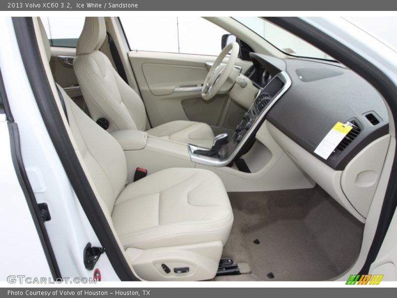 Ice White / Sandstone 2013 Volvo XC60 3.2