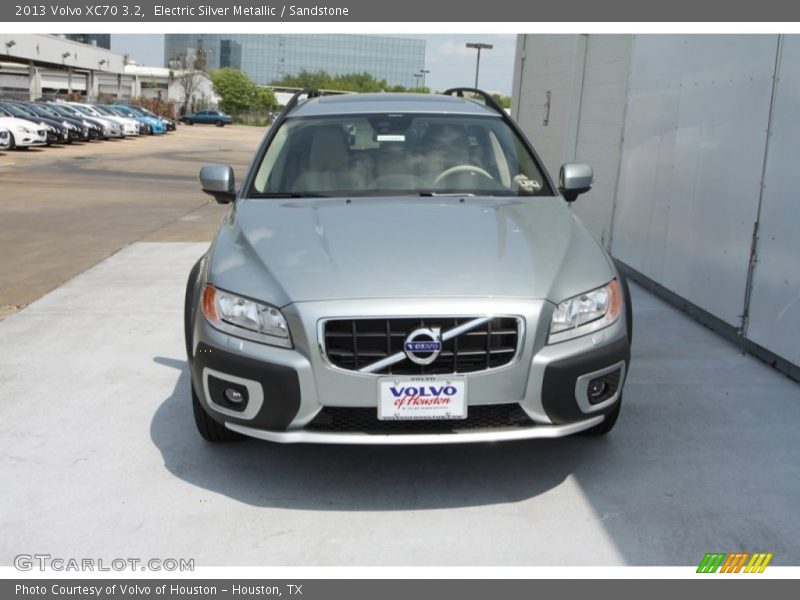 Electric Silver Metallic / Sandstone 2013 Volvo XC70 3.2