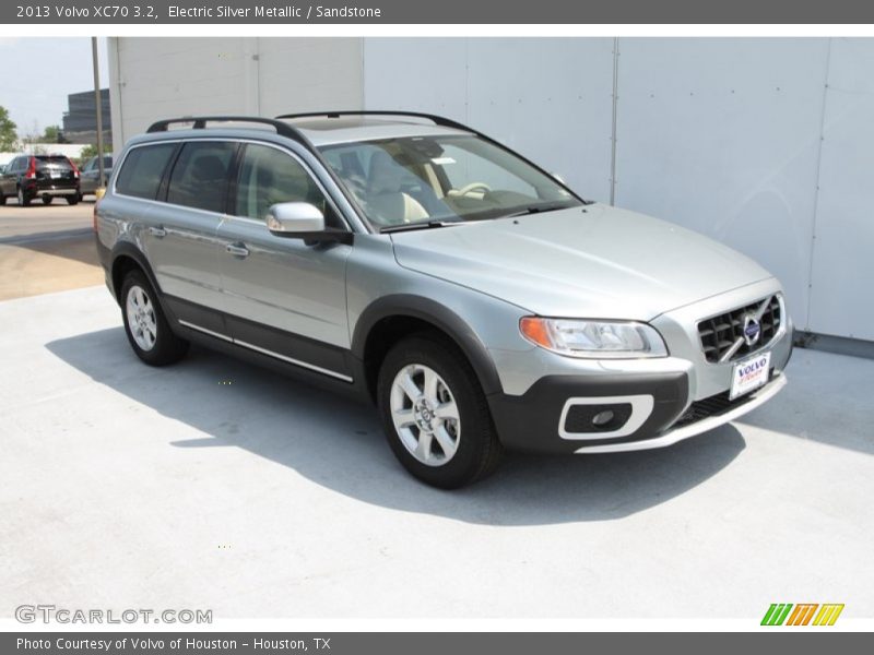 Electric Silver Metallic / Sandstone 2013 Volvo XC70 3.2