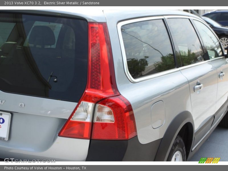 Electric Silver Metallic / Sandstone 2013 Volvo XC70 3.2