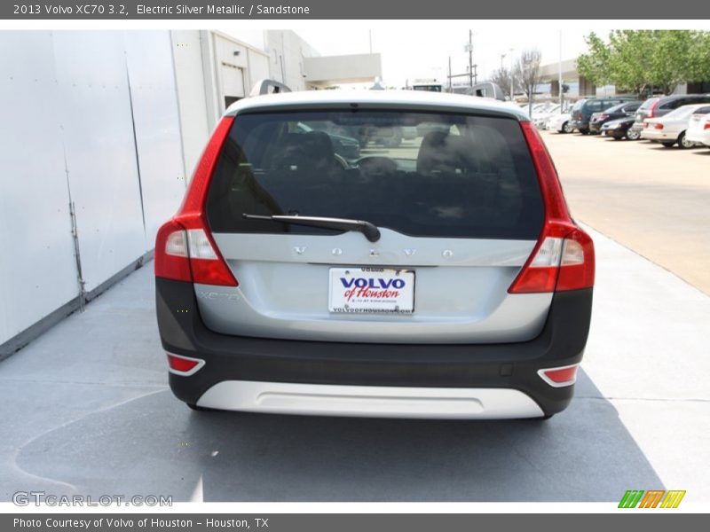 Electric Silver Metallic / Sandstone 2013 Volvo XC70 3.2