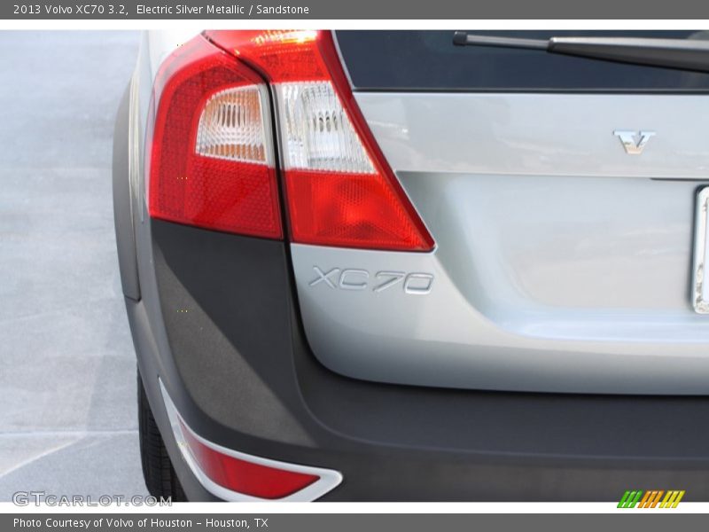 Electric Silver Metallic / Sandstone 2013 Volvo XC70 3.2