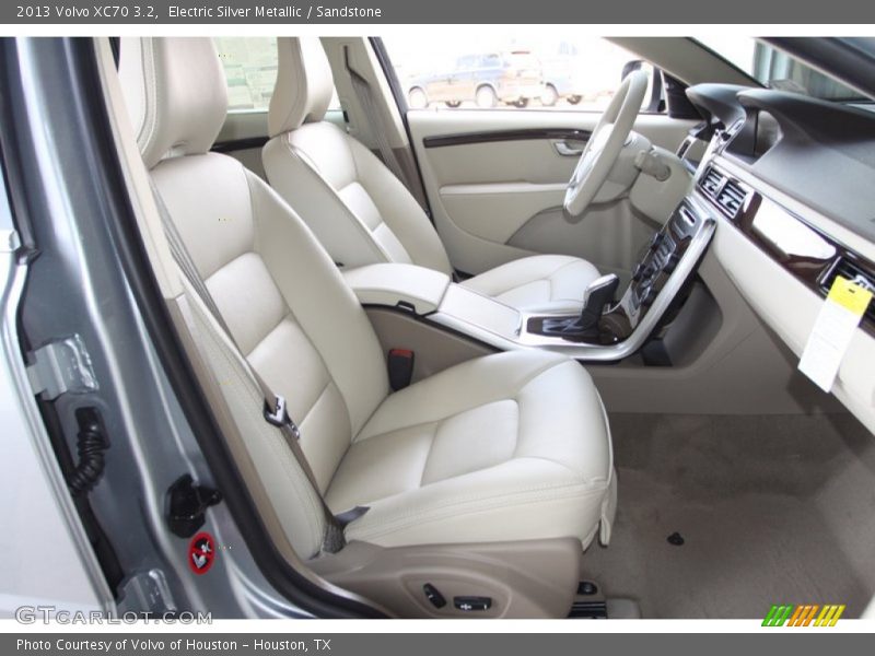 Front Seat of 2013 XC70 3.2