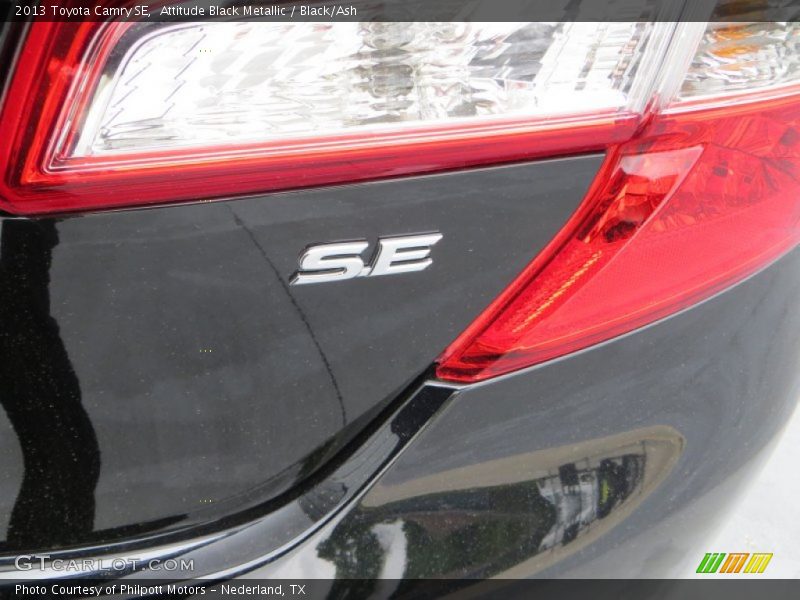 Attitude Black Metallic / Black/Ash 2013 Toyota Camry SE