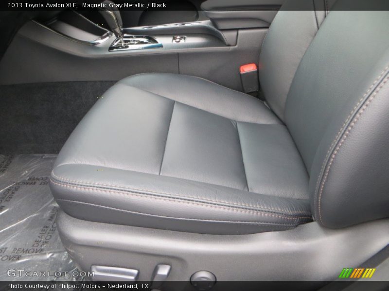 Magnetic Gray Metallic / Black 2013 Toyota Avalon XLE