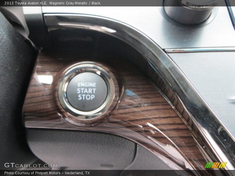 Magnetic Gray Metallic / Black 2013 Toyota Avalon XLE