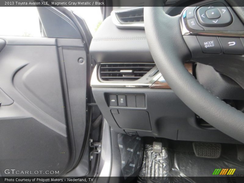 Magnetic Gray Metallic / Black 2013 Toyota Avalon XLE