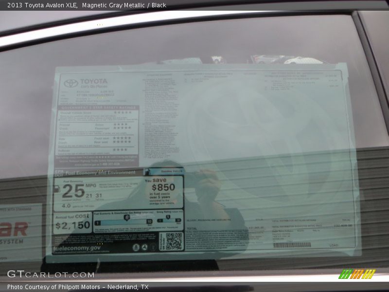 Magnetic Gray Metallic / Black 2013 Toyota Avalon XLE