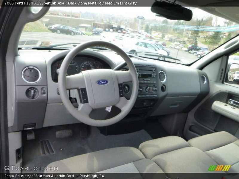 Dark Stone Metallic / Medium Flint Grey 2005 Ford F150 XL SuperCab 4x4