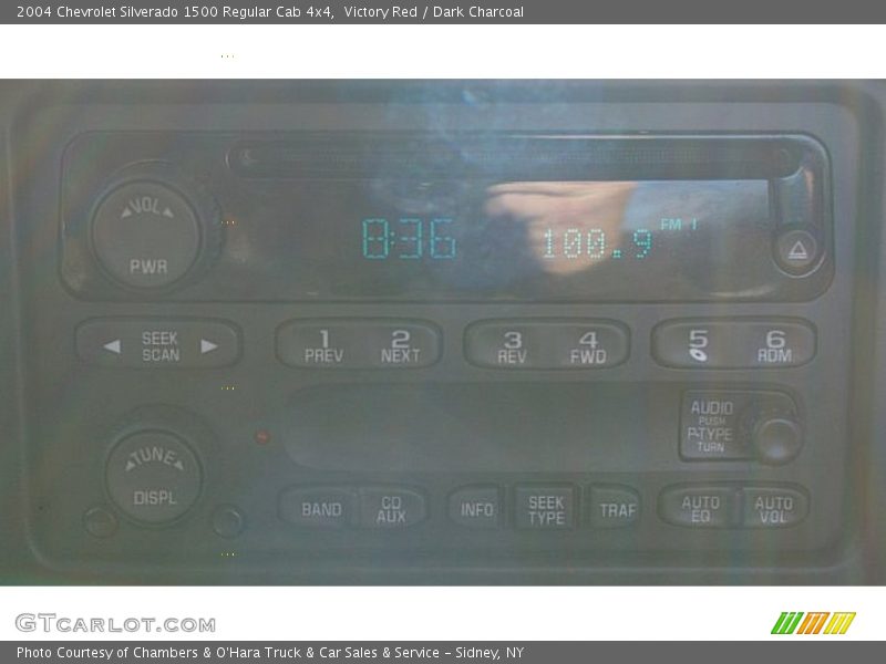 Victory Red / Dark Charcoal 2004 Chevrolet Silverado 1500 Regular Cab 4x4