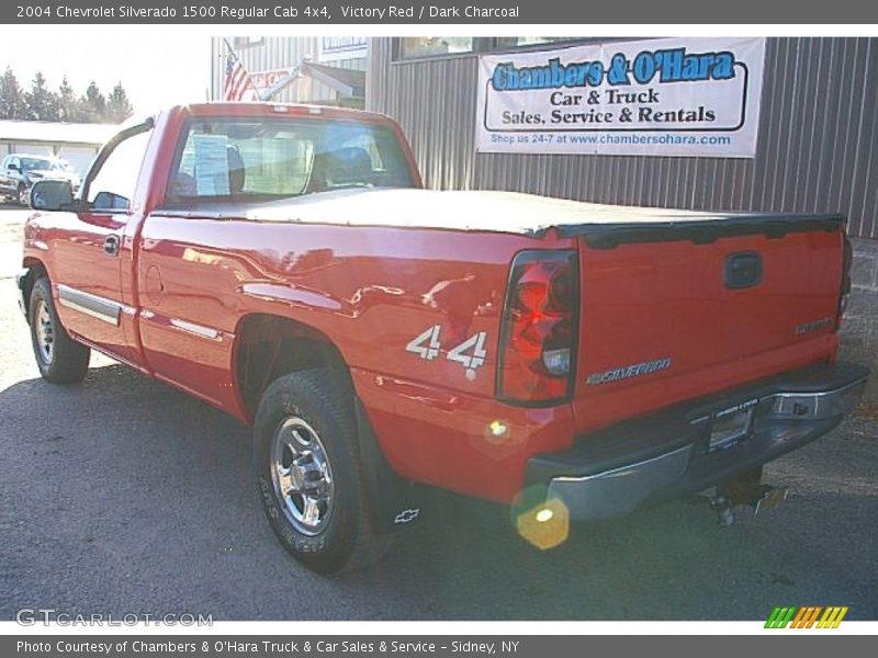 Victory Red / Dark Charcoal 2004 Chevrolet Silverado 1500 Regular Cab 4x4