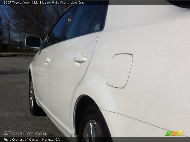Blizzard White Pearl / Light Gray 2005 Toyota Avalon XLS