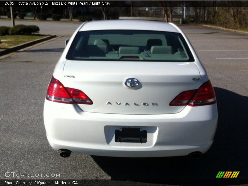 Blizzard White Pearl / Light Gray 2005 Toyota Avalon XLS