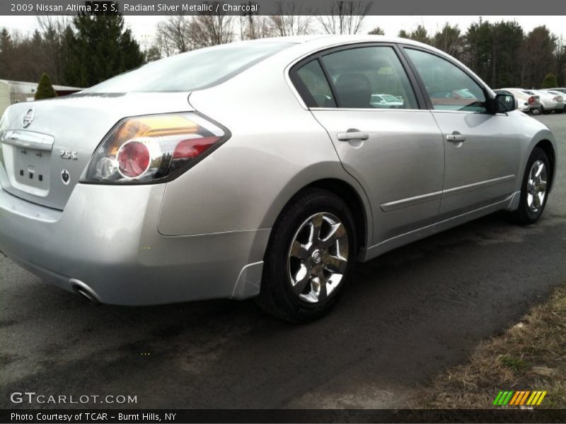 Radiant Silver Metallic / Charcoal 2009 Nissan Altima 2.5 S