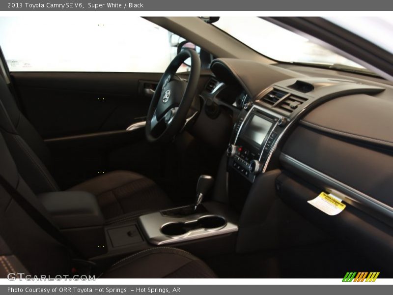 Super White / Black 2013 Toyota Camry SE V6