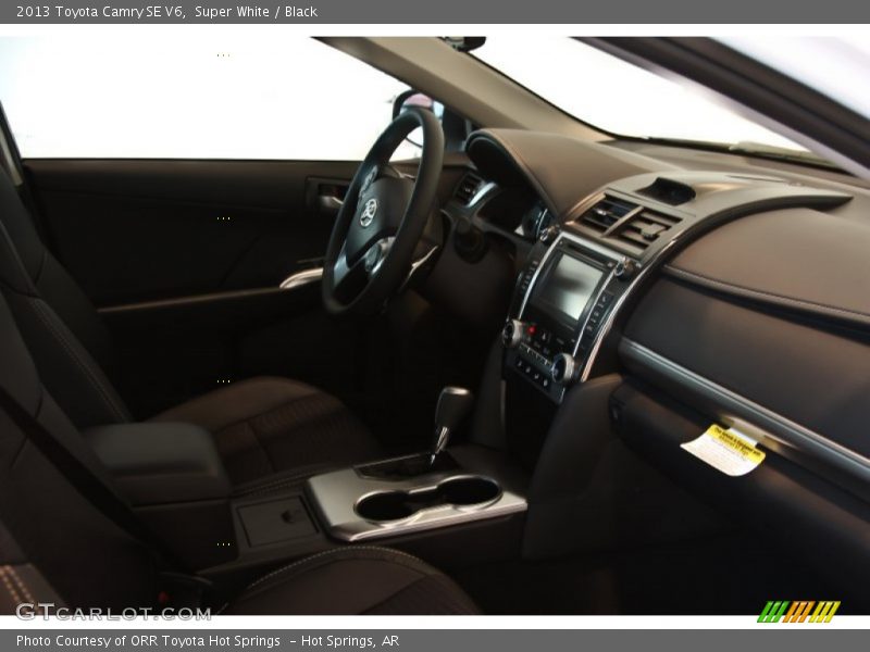 Super White / Black 2013 Toyota Camry SE V6