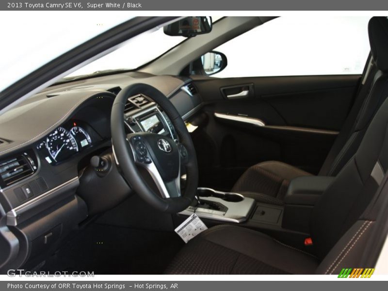 Super White / Black 2013 Toyota Camry SE V6
