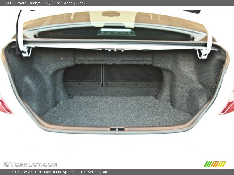 Super White / Black 2013 Toyota Camry SE V6