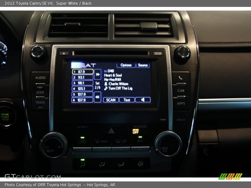 Super White / Black 2013 Toyota Camry SE V6