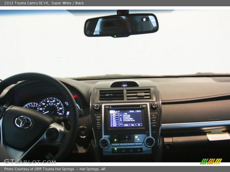 Super White / Black 2013 Toyota Camry SE V6