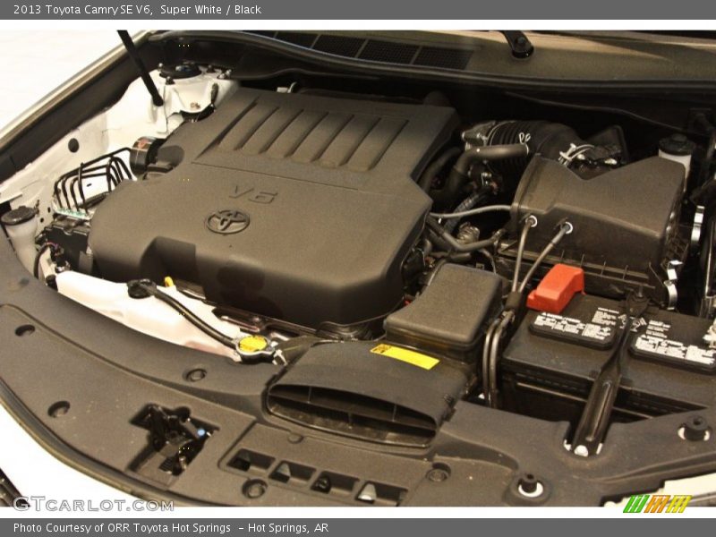Super White / Black 2013 Toyota Camry SE V6