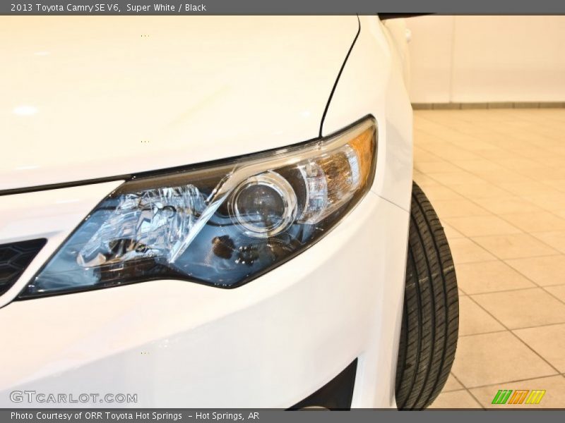 Super White / Black 2013 Toyota Camry SE V6