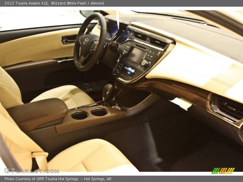 Blizzard White Pearl / Almond 2013 Toyota Avalon XLE