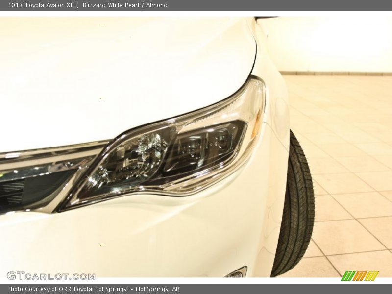 Blizzard White Pearl / Almond 2013 Toyota Avalon XLE