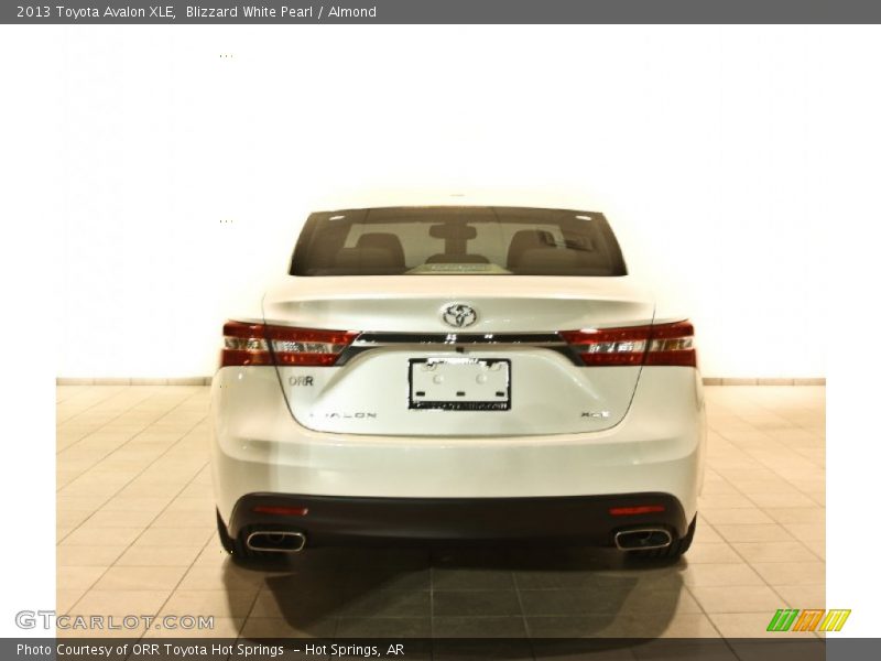 Blizzard White Pearl / Almond 2013 Toyota Avalon XLE
